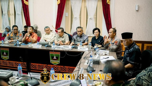 olda-irjen-gatot-tri-suryanta-dan-pemprov-sumbar-rapat-koordinasi-terkait-peti-1757585592374_169.jpg