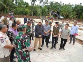 Menko Polkam Temui 244 Keluarga Pengungsi di Agam, TNI Bergerak Bangun Hunian Sementara