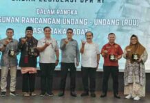 Sinergi Hukum Nasional dan Kearifan Lokal: Bob Hasan dan Mevrizal Bedah Masa Depan Hukum Adat Sumbar
