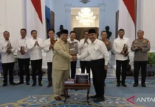 Dipimpin Jimly Asshiddiqie, Tim Reformasi Polri Serahkan Laporan Final ke Presiden