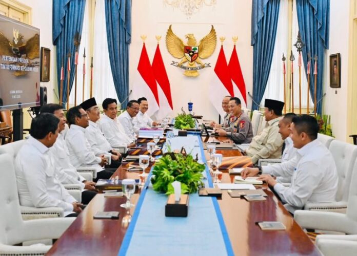 Selasa-5-Mei-2026-Presiden-Prabowo-Subianto-menerima-laporan-Komisi-Percepatan-Reformasi-Polr-768x552.jpg